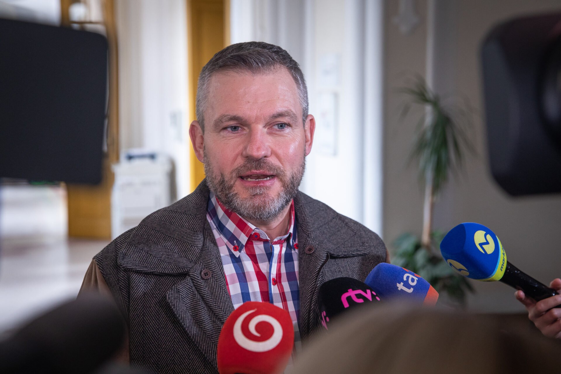 Ľudia na Slovensku potrebujú súrne pomoc a odklad predčasných volieb nie je riešením, tvrdí Pellegrini
