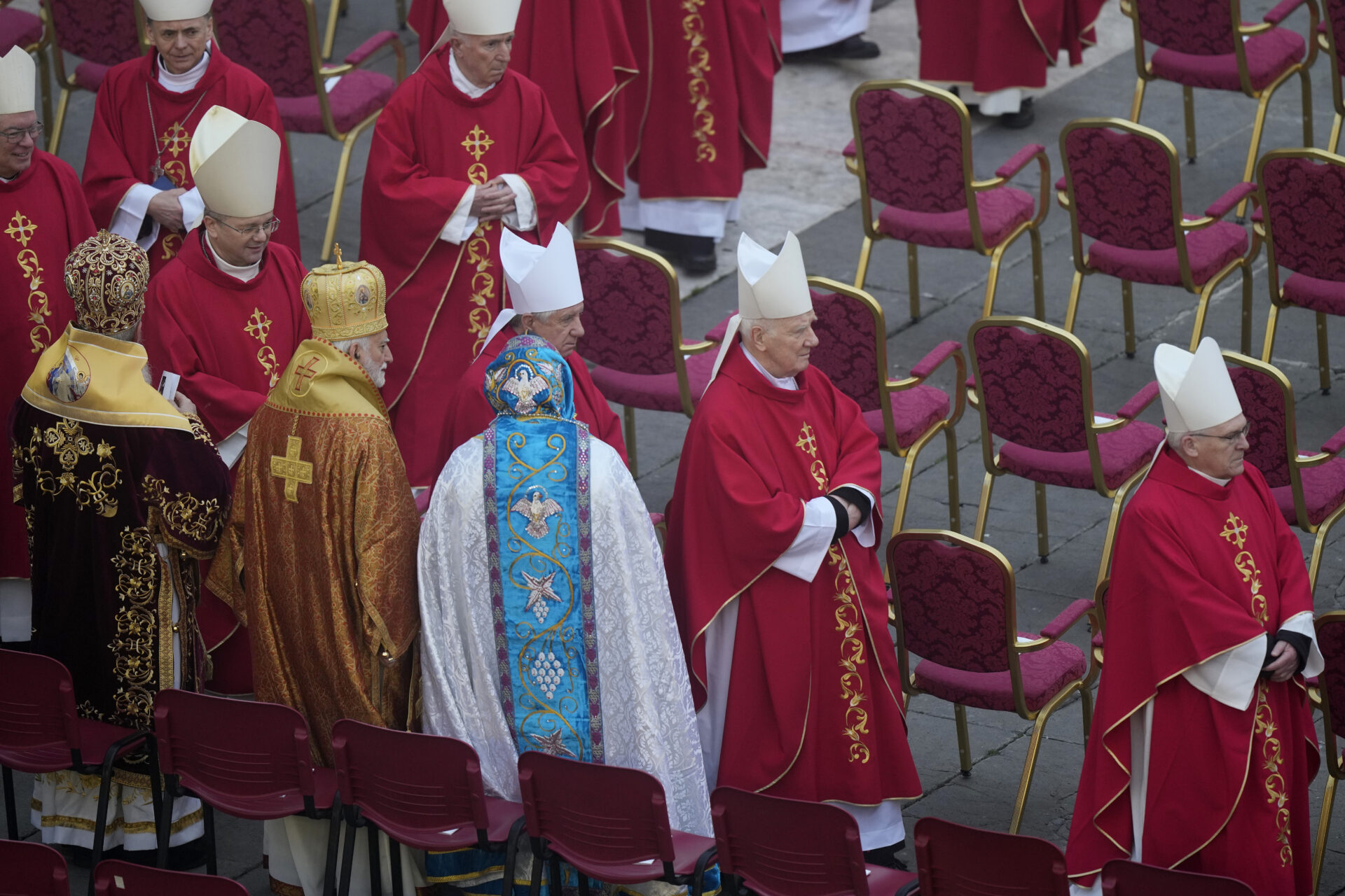 Svet sa dnes rozlúči s emeritným pápežom BENEDIKTOM XVI.