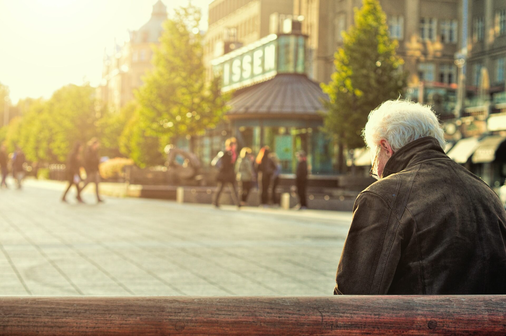 Poberatelia dôchodkov žijúci v zahraničí majú voči Sociálnej poisťovni istú povinnosť