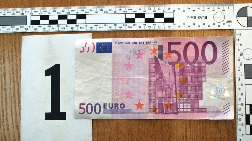 Na zemi našiel 500 eur, no nález nenahlásil. Teraz je voči nemu vznesené obvinenie