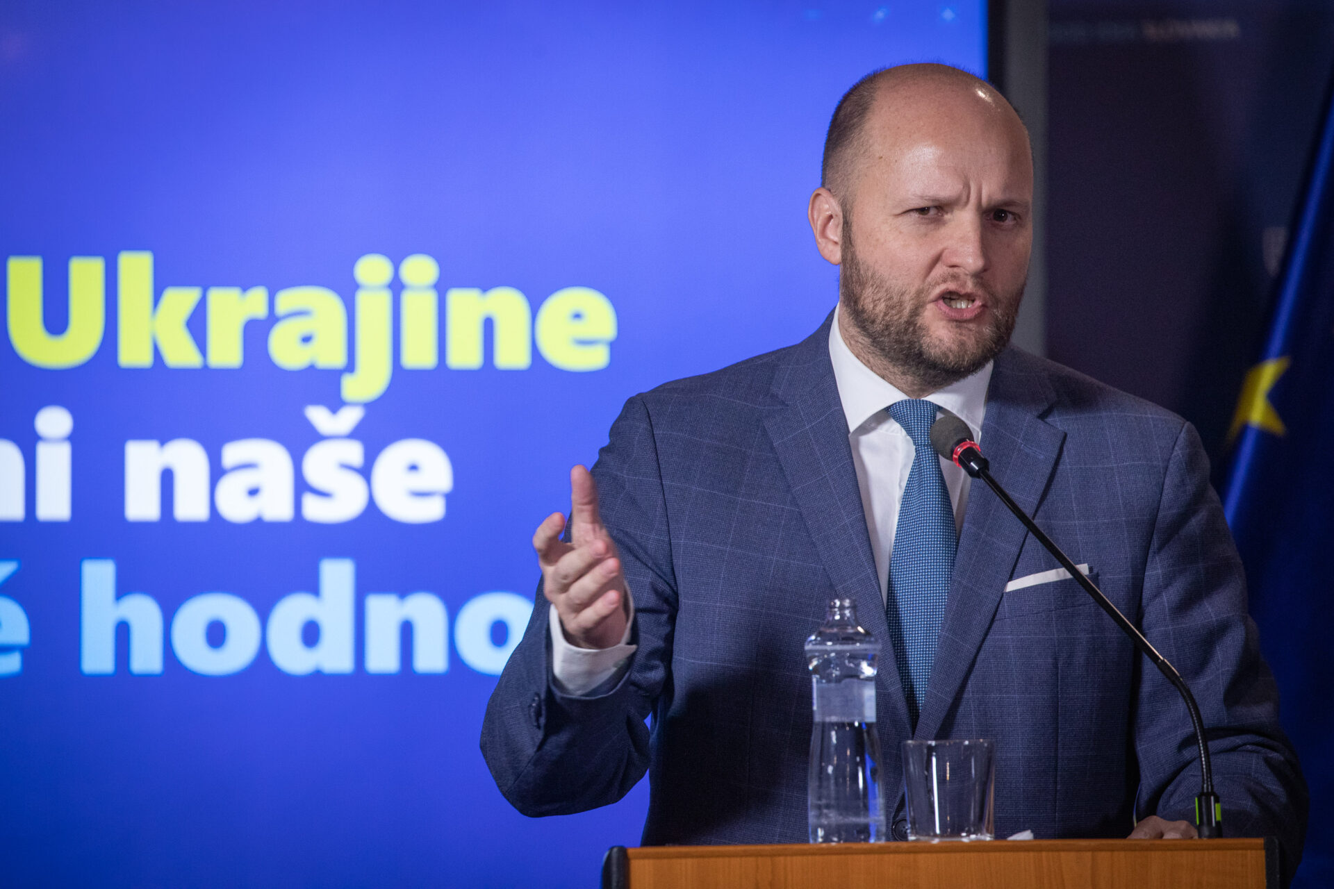 Mier na Ukrajine nie je bez európskej pomoci možný, uviedol Naď