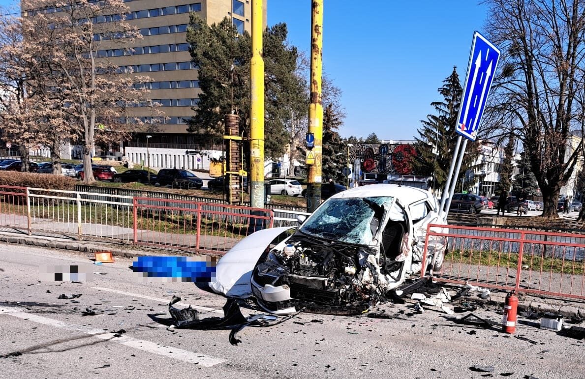 Vodiča BMW z nehody pred Jumbom prepustili na slobodu
