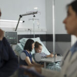 Parlament schválil zákon, ktorý zaručuje prítomnosť rodiča pri hospitalizovanom dieťati