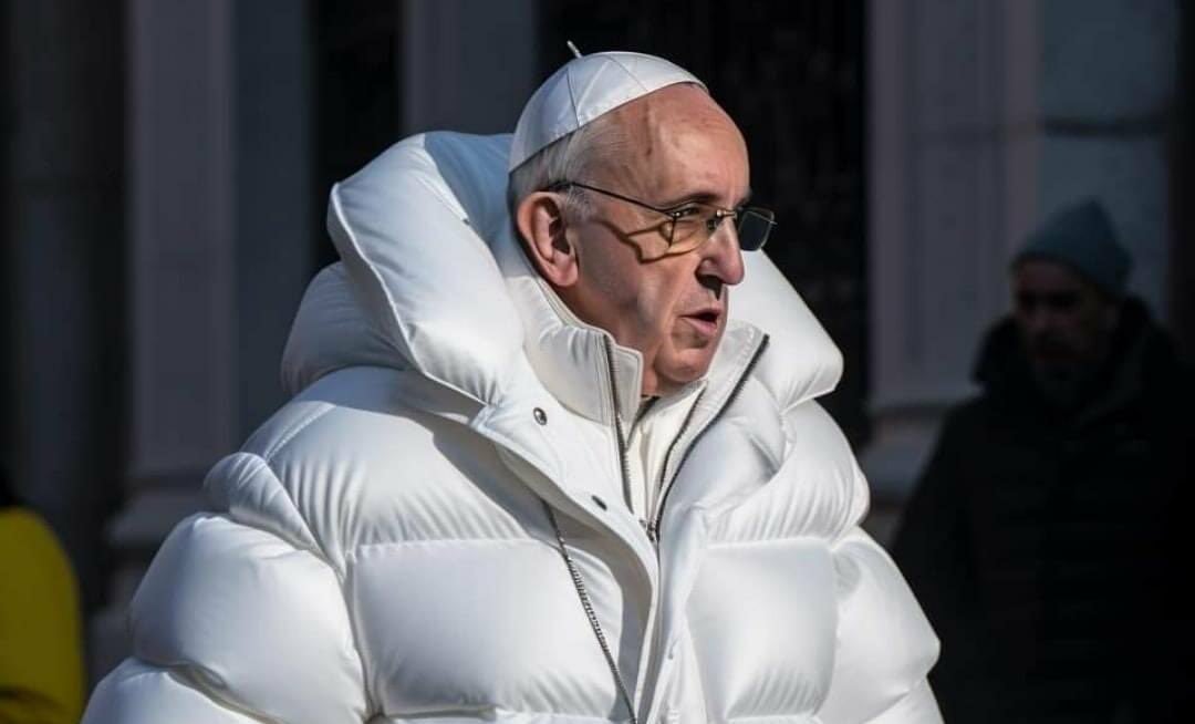 Internet obletela fotografia pápeža v štýlovej bunde. Má to však háčik