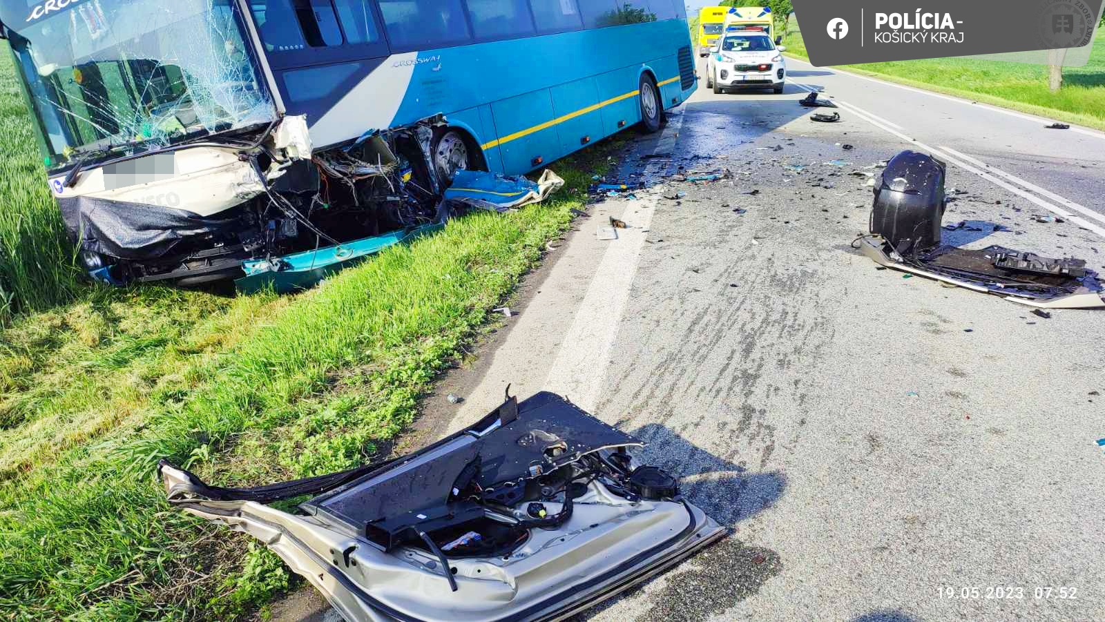 AKTUALIZOVANÉ: Na východe Slovenska došlo k zrážke autobusu a osobného auta (FOTO)