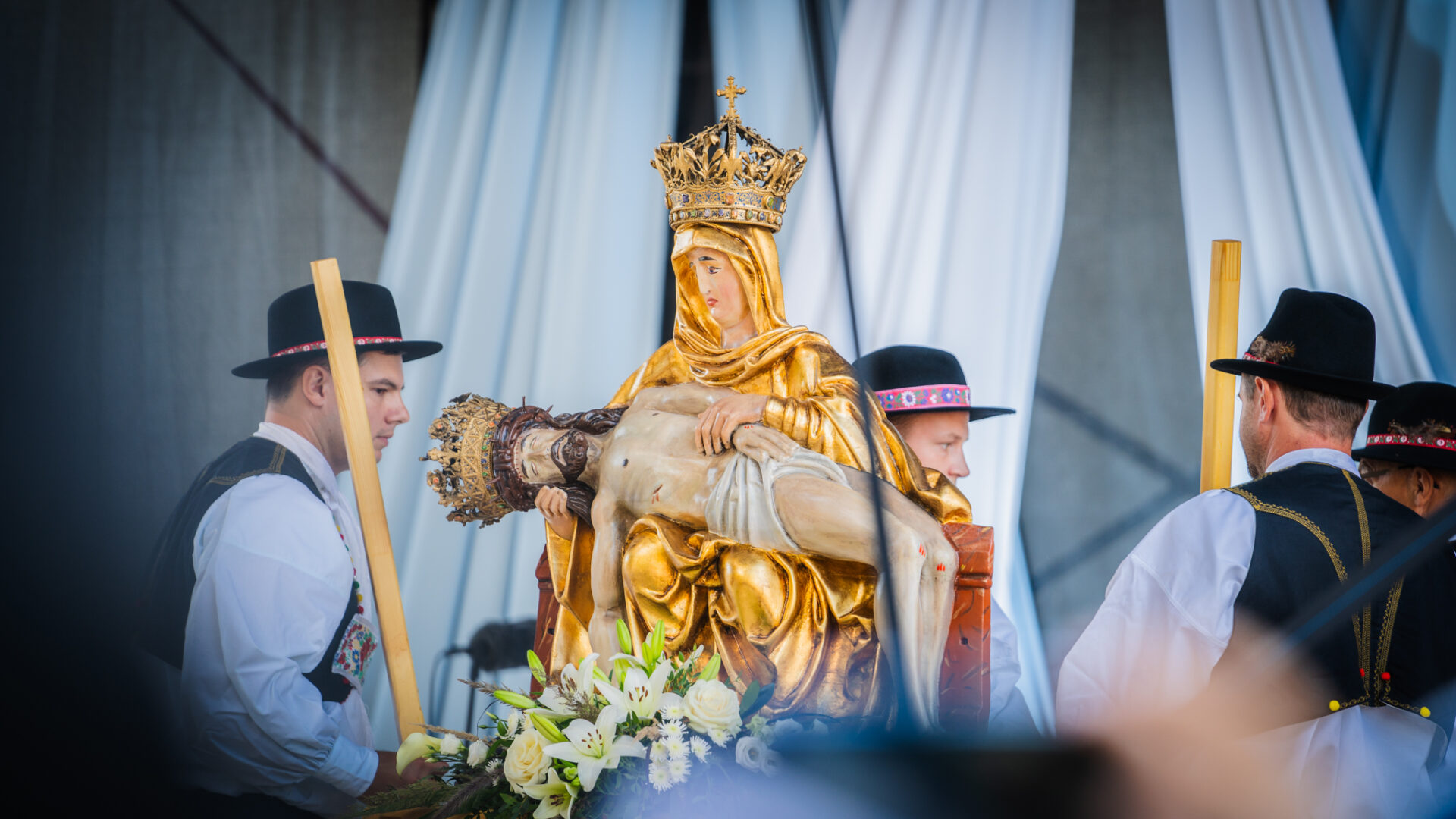 Pripomíname si sviatok Sedembolestnej Panny Márie, patrónky Slovenska