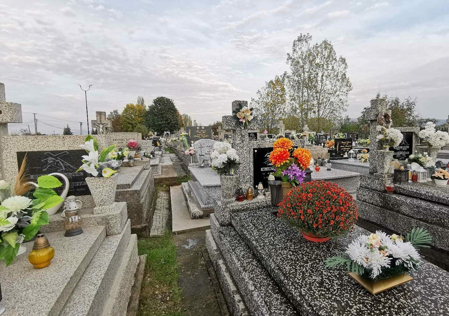 Prehľad obmedzení a otváracích hodín počas Dušičiek.