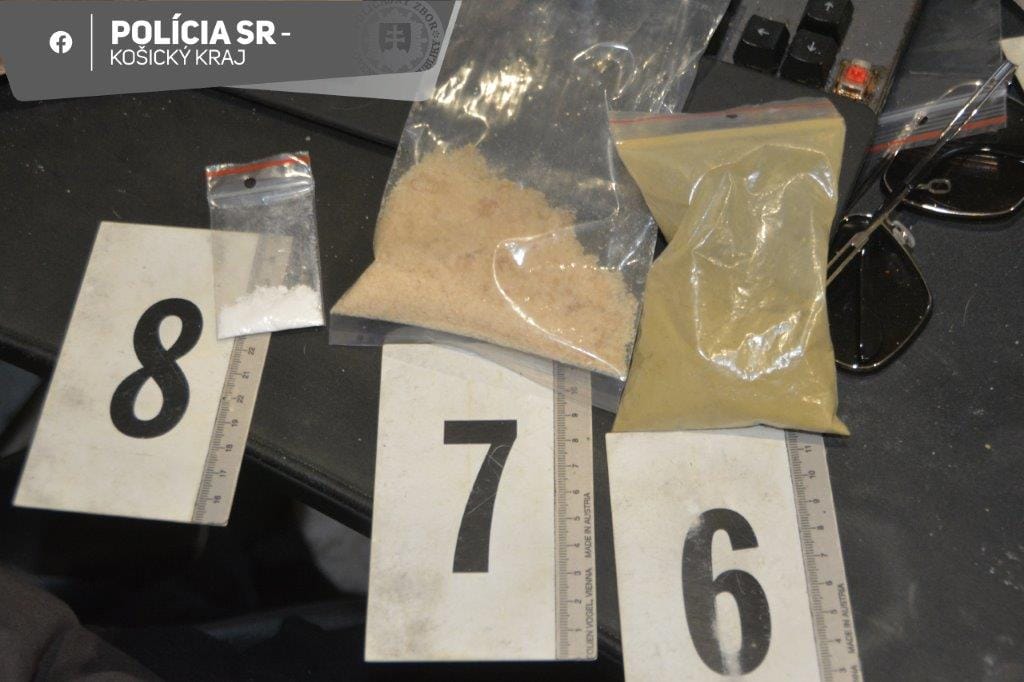 Košickí policajti stopli drogový biznis s kokaínom a extázou