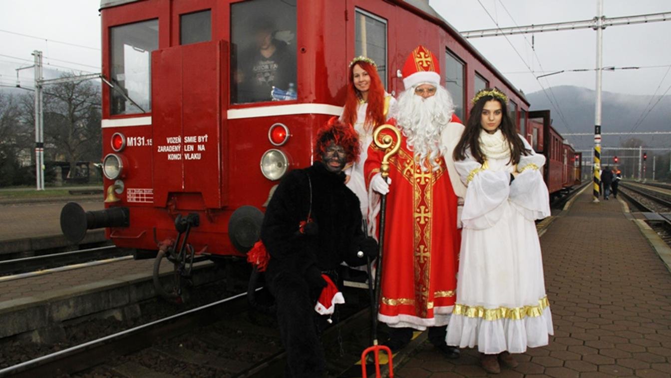 Zo železničnej stanice v Košiciach vyrazí vlak so svätým Mikulášom, anjelom aj čertom (FOTO)