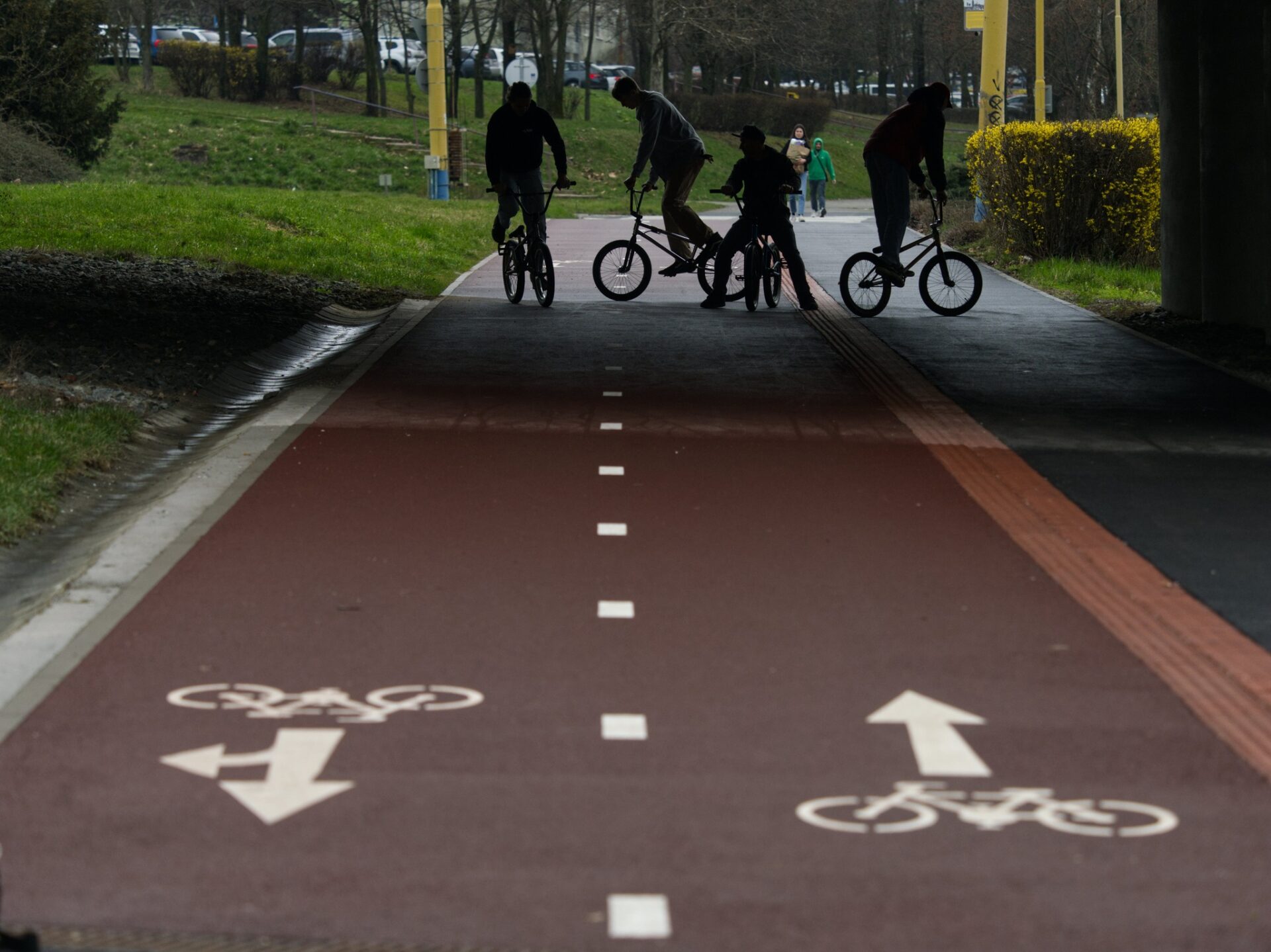 Cyklisti a chodci môžu využívať novootvorený chodník na Sídlisku KVP (FOTO)