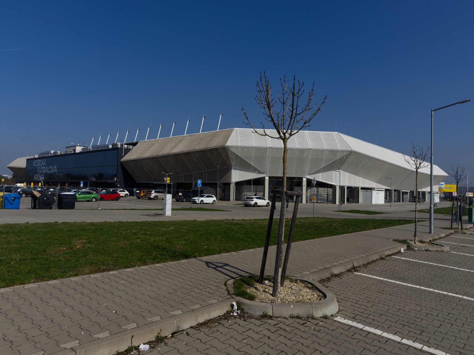 Košická futbalová aréna je kompletne hotová. Miesto si nájde až 12-tisíc fanúšikov (FOTO)