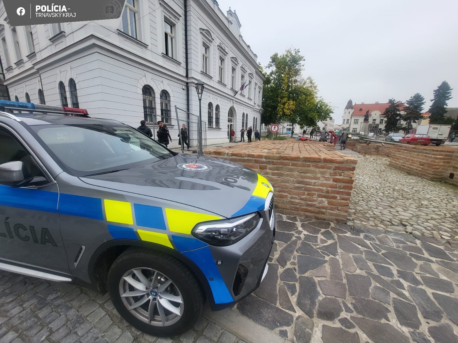 Na súdoch po celom Slovensku je rušno. Neznámy volajúci ohlásil bombový útok