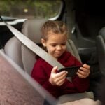 RODIČIA POZOR: Nenechávajte deti v týchto dňoch vo vozidle!