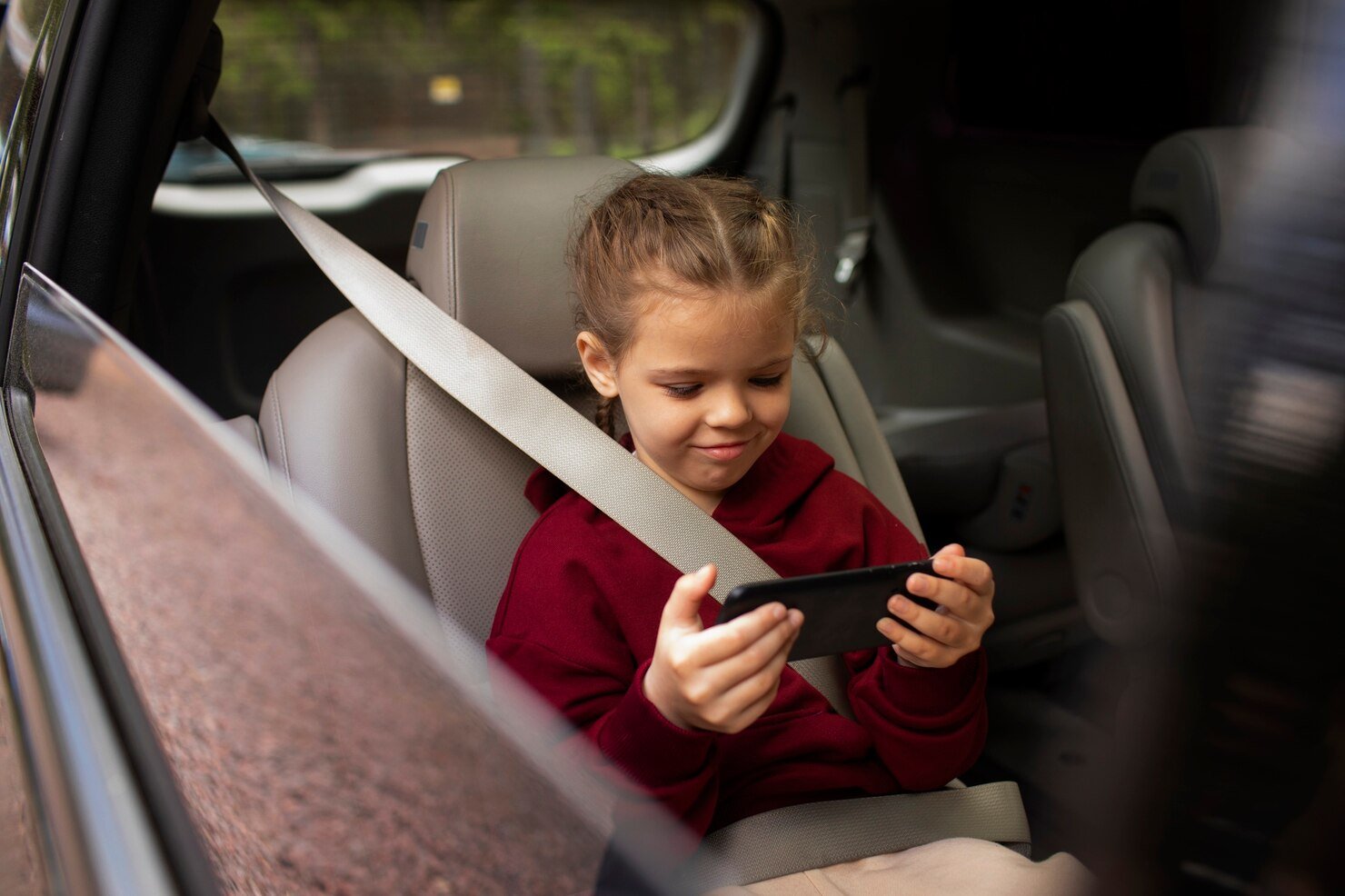 RODIČIA POZOR: Nenechávajte deti v týchto dňoch vo vozidle!