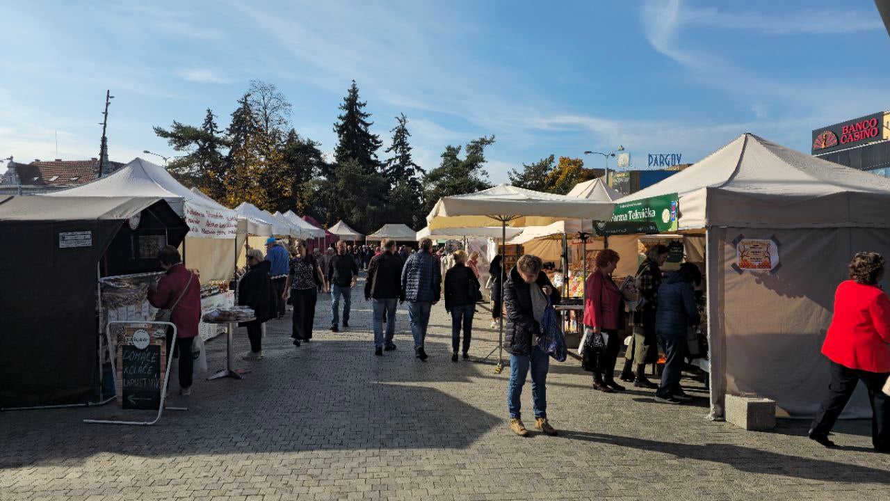 Farmársky trh pred Auparkom prináša pestrú škálu lokálnych produktov