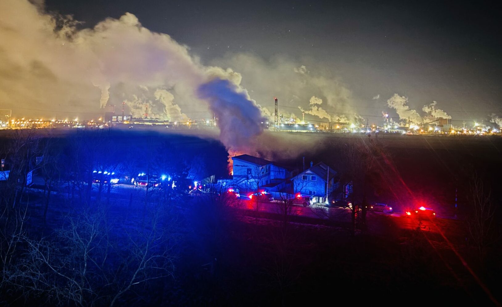 AKTUÁLNE: V Šaci vypukol mohutný požiar! Hustý dym a oheň stúpali k oblohe (Foto + Video)