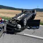 Hasiči z Bidoviec vyslobodzovali zakliesneného vodiča z prevráteného auta (FOTO
