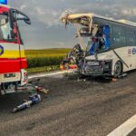 Pri obci Drienovec sa stala vážna dopravná nehoda, zrazili sa tam kamión a autobus (FOTO)