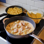 Tip na recept: Kuracie kúsky v cesnakovo-smotanovej omáčke s cestovinami