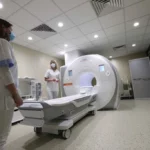 Kabinet schválil modernizáciu ôsmich nemocníc, pribudnú nové urgentné príjmy, rezonancie aj chirurgický robot