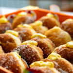 Fašiangová Šiškománia rozvoňala a osladila školy i magistrát (FOTO)