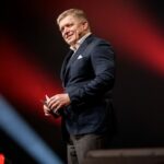 Premiér čelí kritike za let štátnym tryskáčom. Opozícia hovorí o zneužití