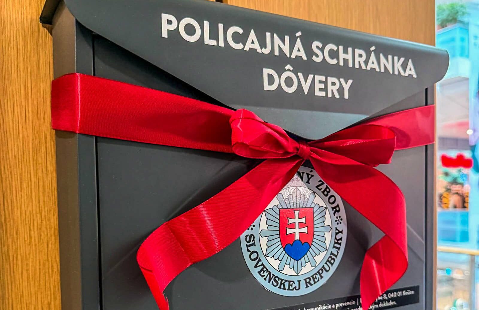 Fotografia k článku V Košickom nákupnom centre pribudla policajná schránka dôvery