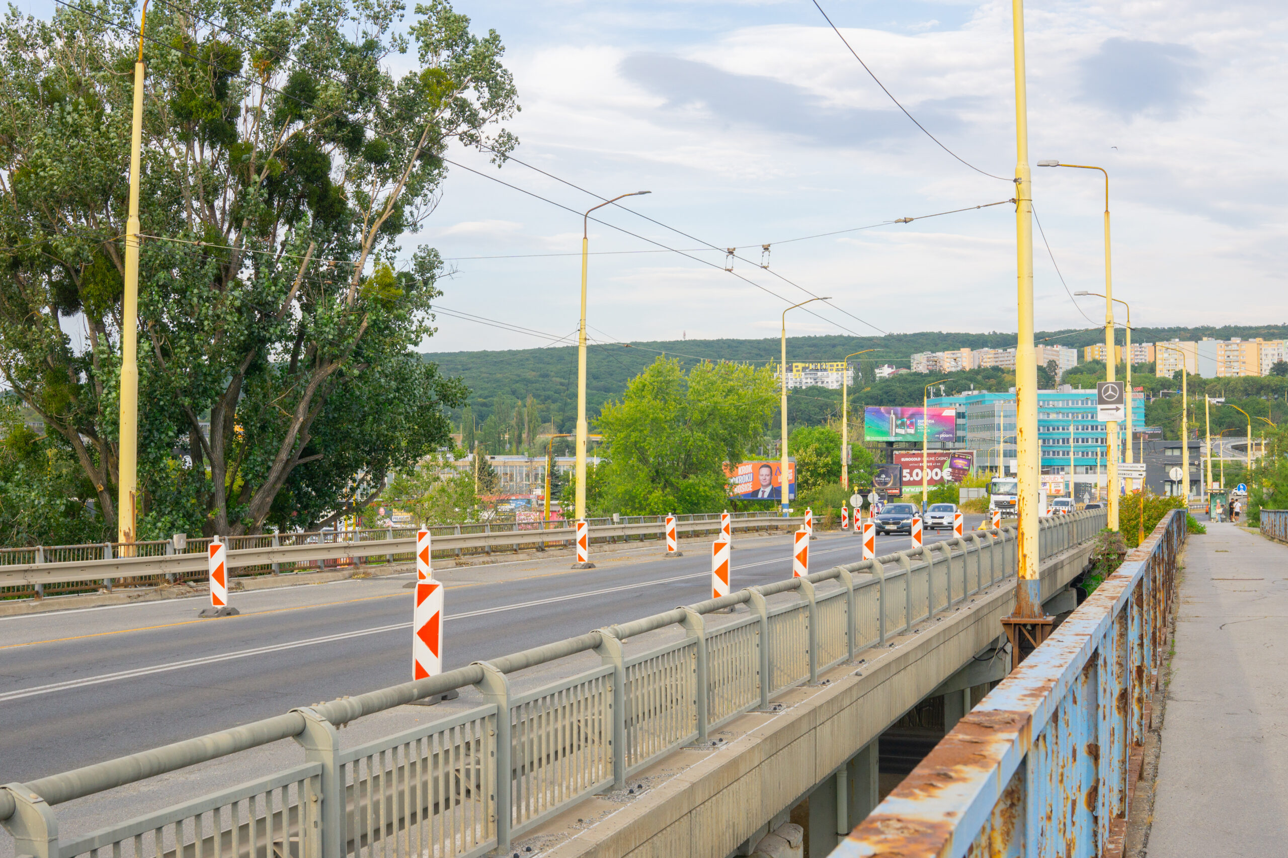 Fotografia k článku Na moste Hlinkova pribudne tretí jazdný pruh