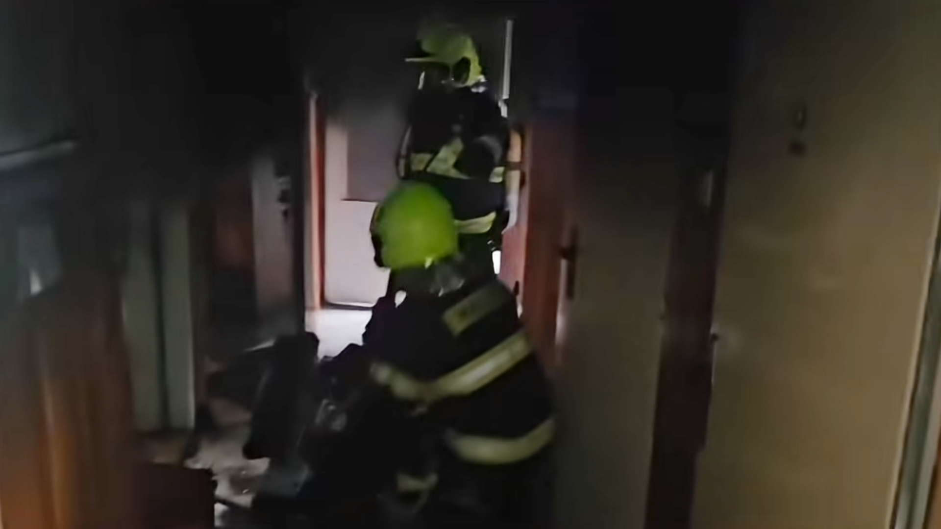 Fotografia k článku Hasiči zasahovali pri požiari bytu v Rožňave