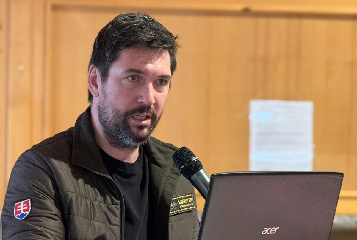 Takáč: Znižovanie platov môže ohroziť vážnosť funkcie ministra