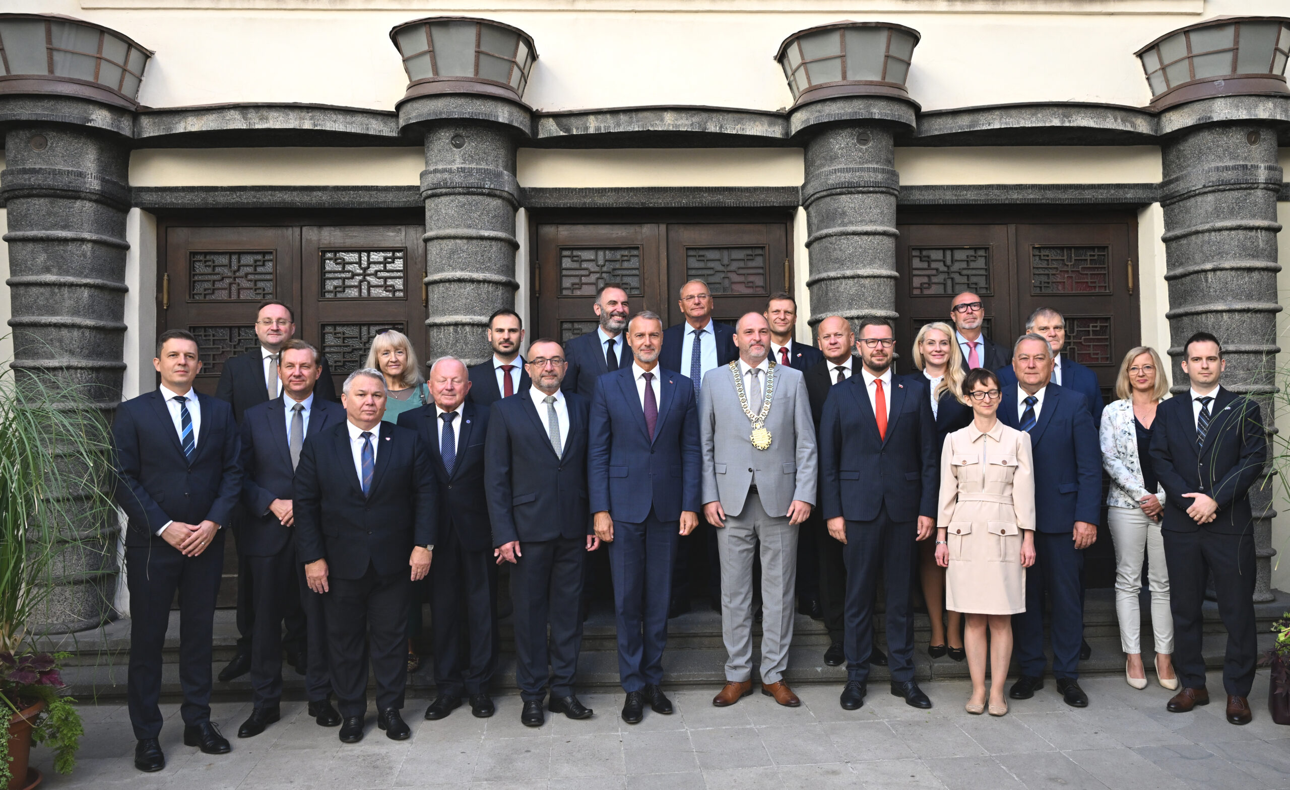 Fotografia k článku Hospodárske výbory parlamentov V4 rokovali v Košiciach aj o využití AI