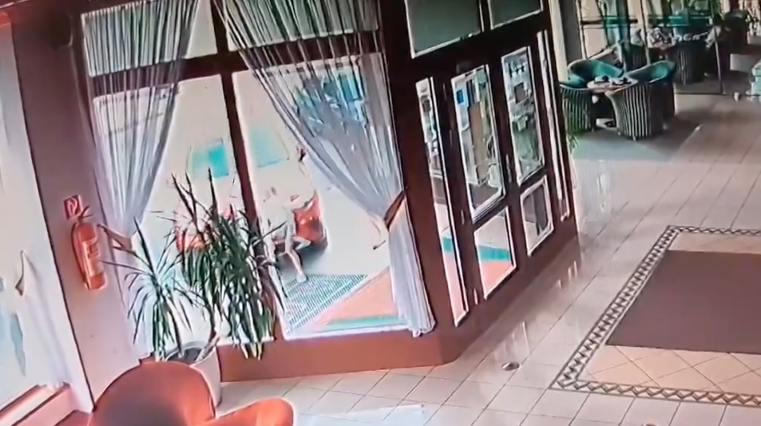 Fotografia k článku V Košiciach auto na chodníku zrazilo dieťa, vodička prišla o vodičák