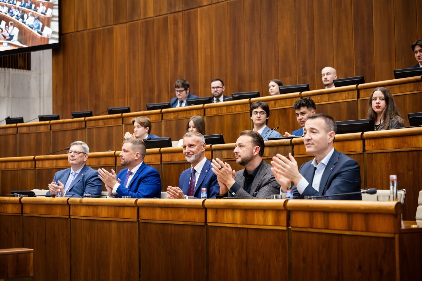Fotografia k článku Parlament schválil štátny rozpočet na rok 2027. Zákon roka prešiel najtesnejšou väčšinou 76 hlasov