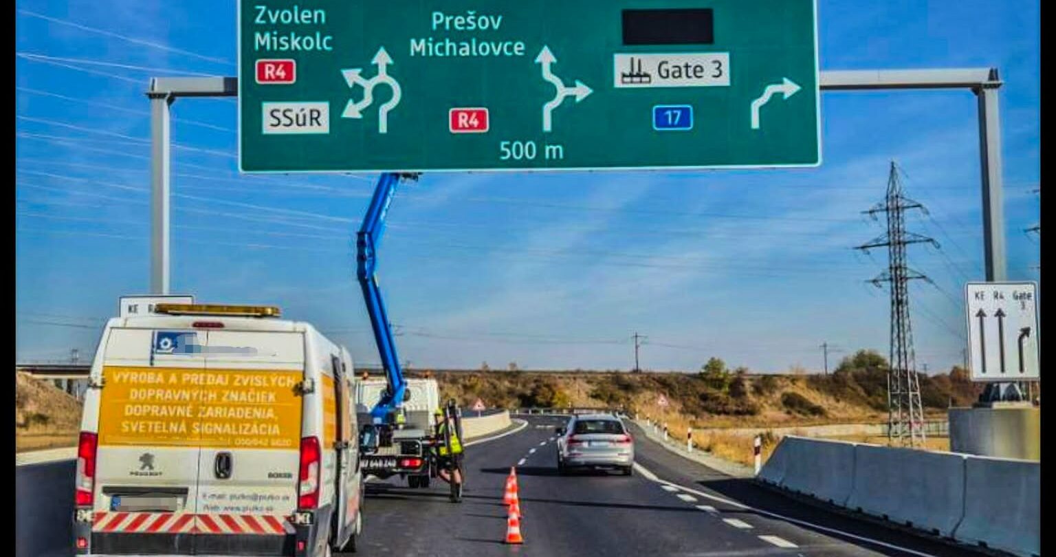 Fotografia k článku Na okružnej križovatke pri Valalikoch v stredu doplnia smer Košice