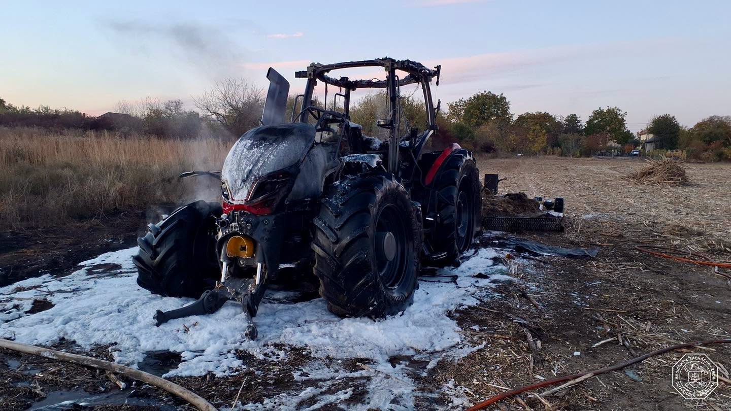 Fotografia k článku Pri požiari traktora v Borši vznikla škoda 140.000 eur