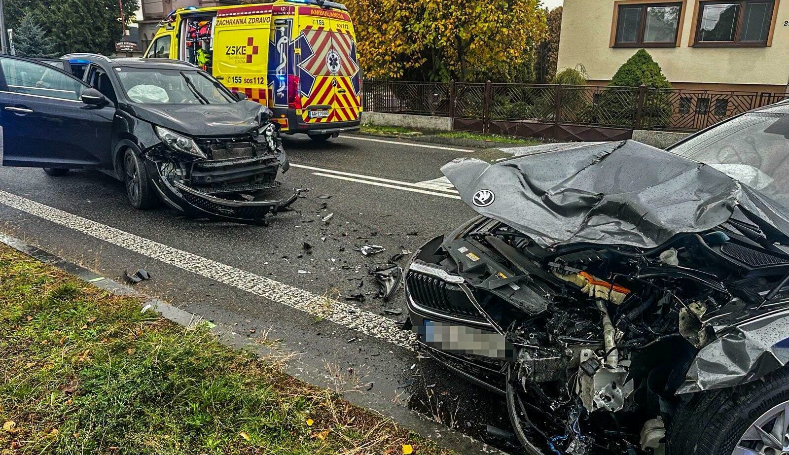 Fotografia k článku V Lúčkach sa zrazili dve autá, jeden z vodičov bol pod vplyvom alkoholu