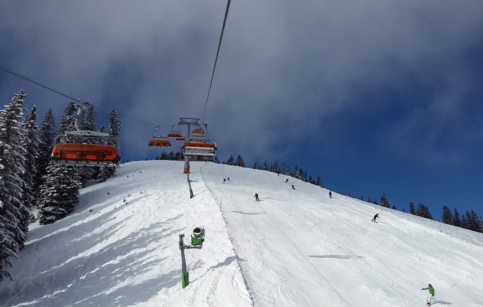 Zväz cestovného ruchu: Riziko nákazy je pri lyžovaní nižšie ako vo wellnesse