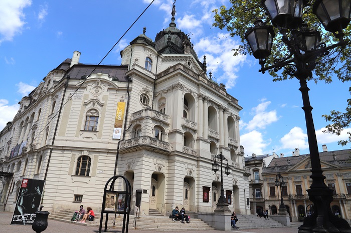 Štátne divadlo Košice premiéruje hru Borodáč alebo Tri sestry