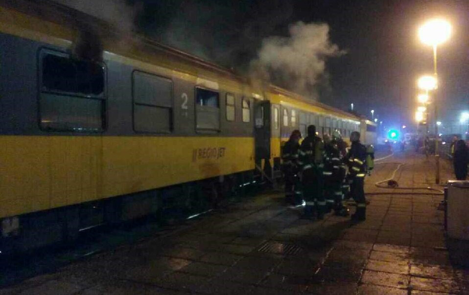 Vagón Regiojetu horel na stanici