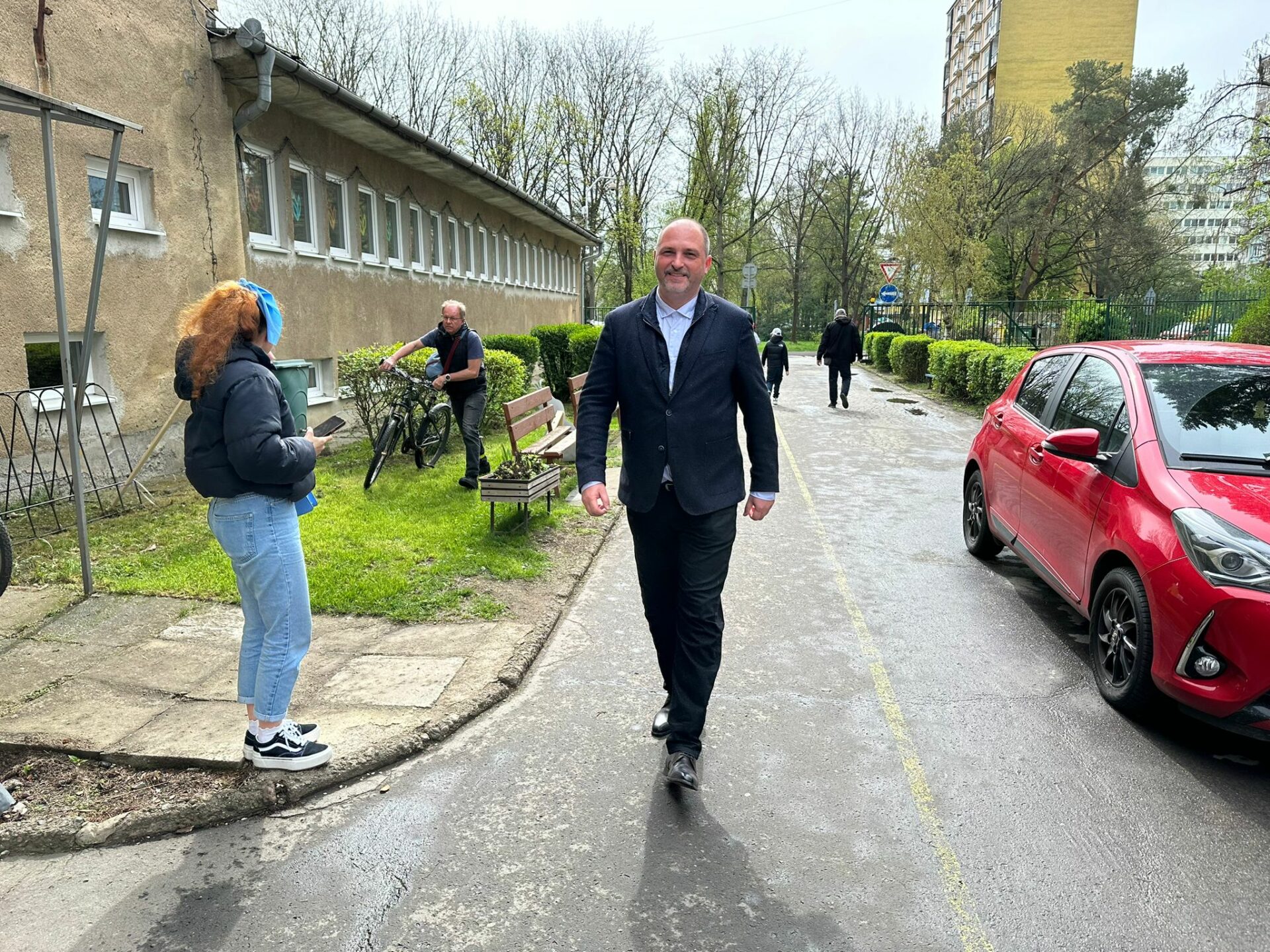 Jaroslav Polaček prichádza do volebnej miestnosti, Foto: TM