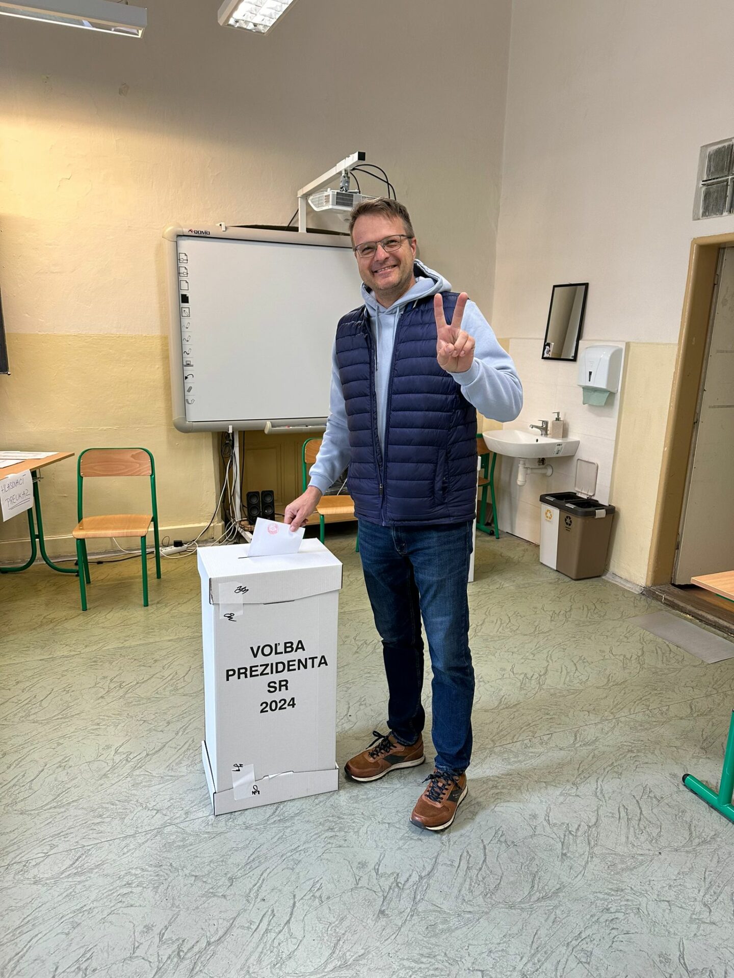 Igor Petrovčík pri volebnom akte, Foto: TM